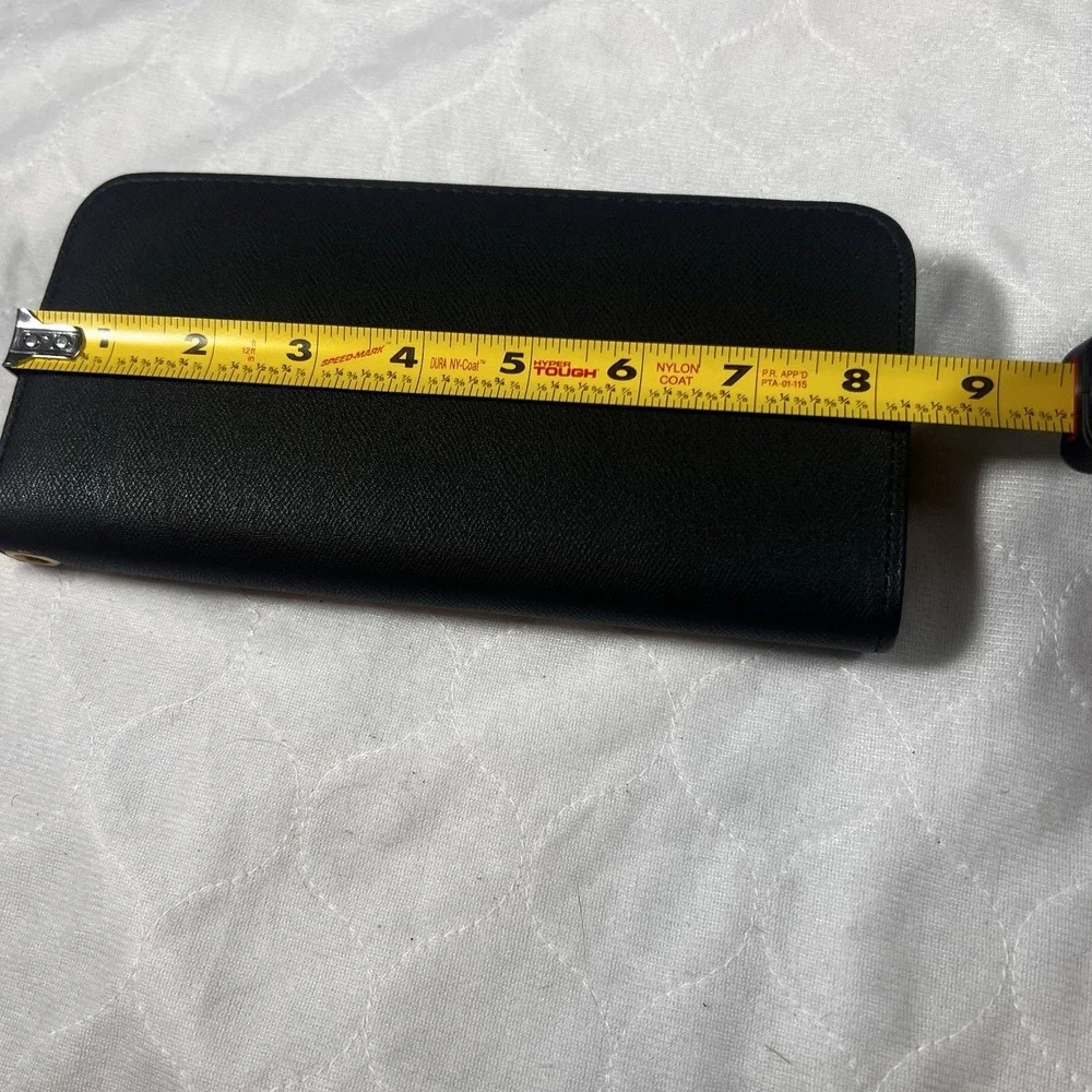 Black‎ Walled Zip Around